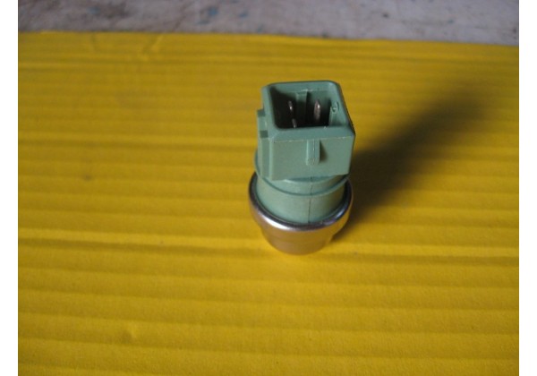 Датчик температури охолоджуючої рідини Renault Clio II, Espace III, Kangoo, Laguna, Megane, Scenic 1.8, 2.0 b, 1.9 d, 1.9 dti, 7700829427